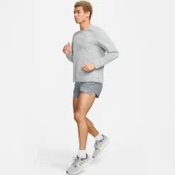 Nike T-shirt Et Manches Longues Running^Dri-FIT UV Miler Long Sleeve Tee Gris