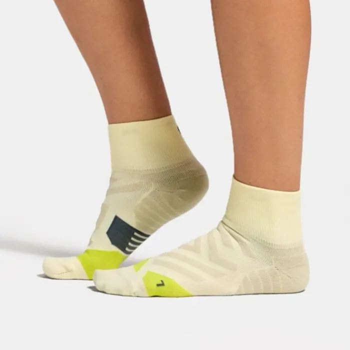 On Chaussettes|Chaussettes Running^Performance Mid Sock Vert